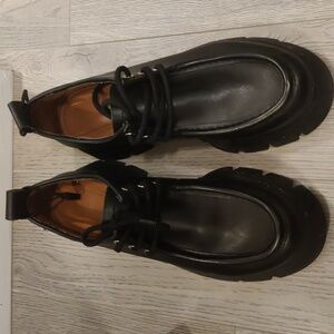ZARA black low heeled loafer